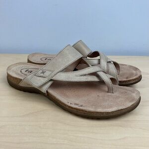 Taos Women’s Size 7.0 Perfect Leather Sandals Light Beige Thong Toe Loop